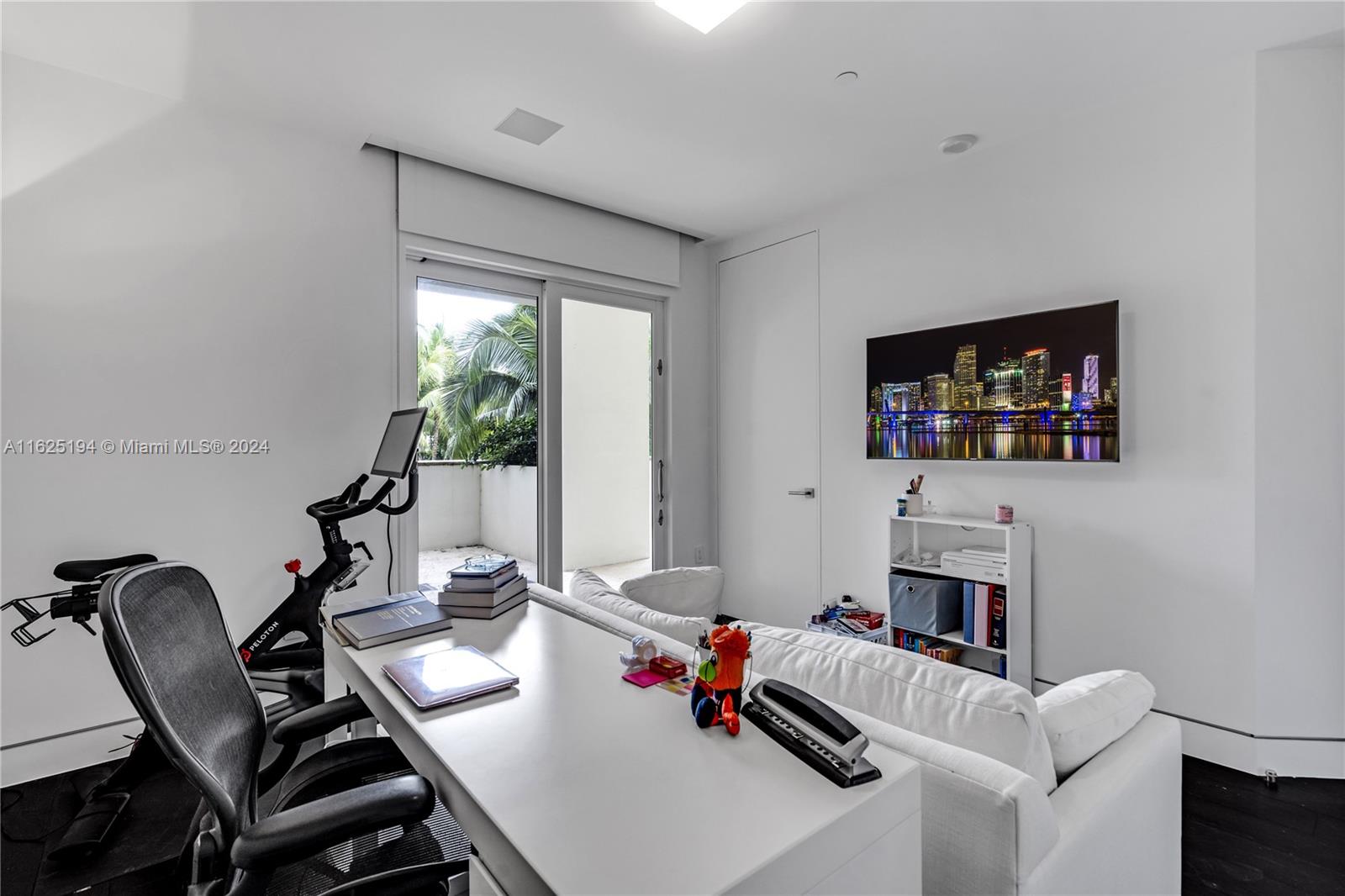 3535 Hiawatha Ave # 202