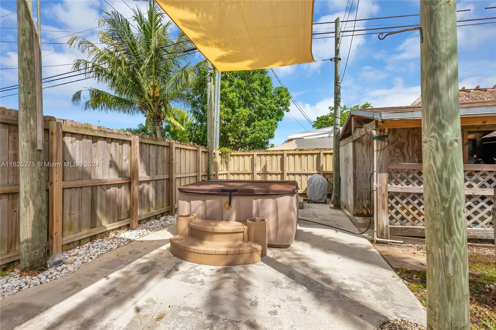 9461 Martinique Dr