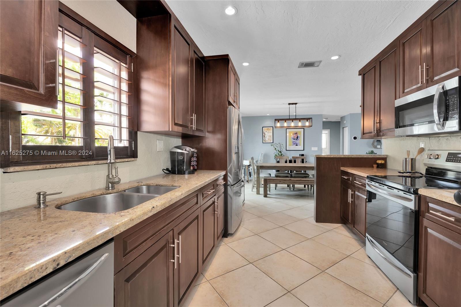 9461 Martinique Dr