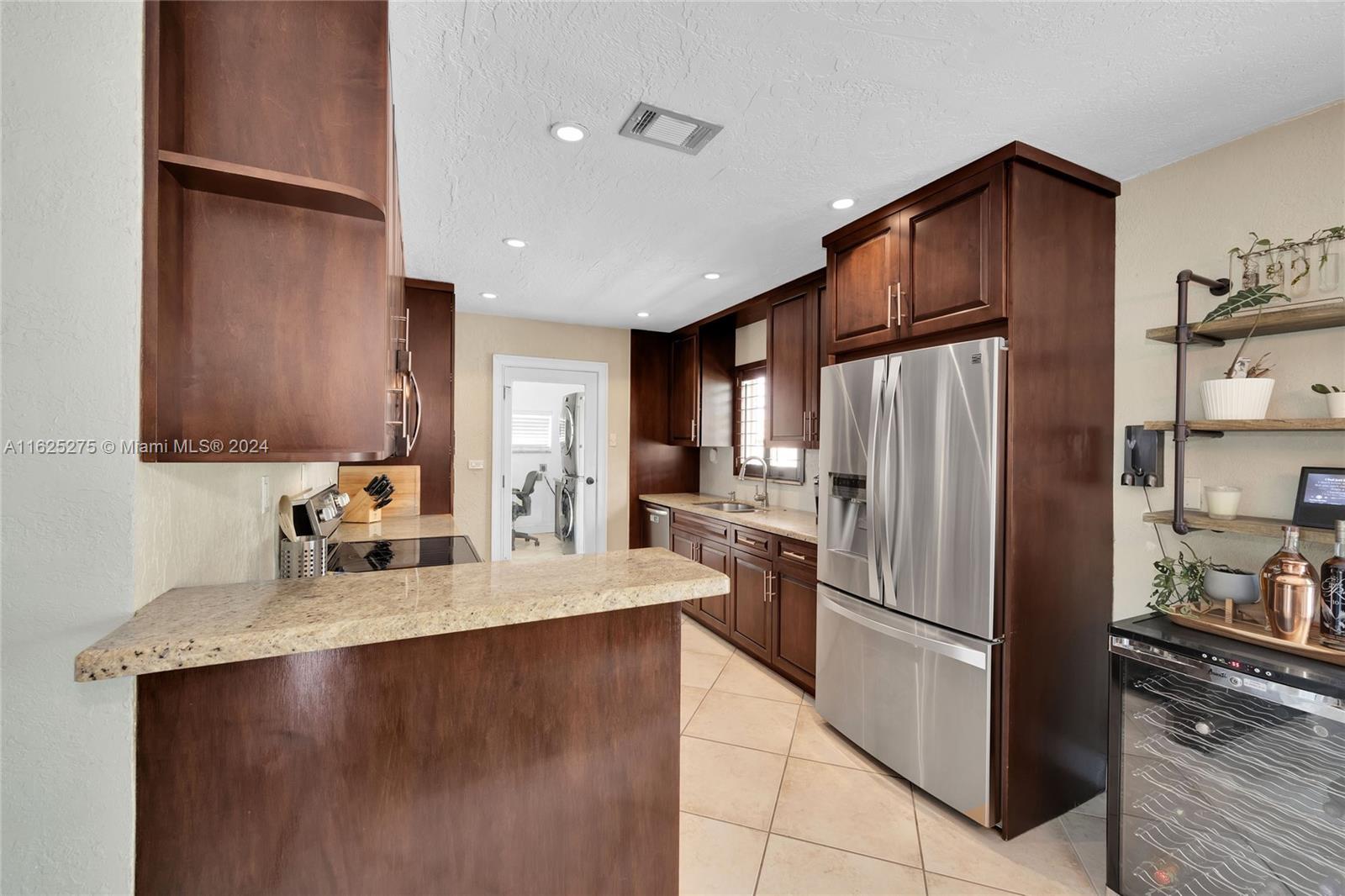9461 Martinique Dr