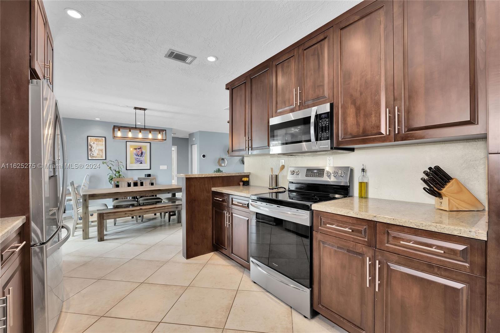 9461 Martinique Dr
