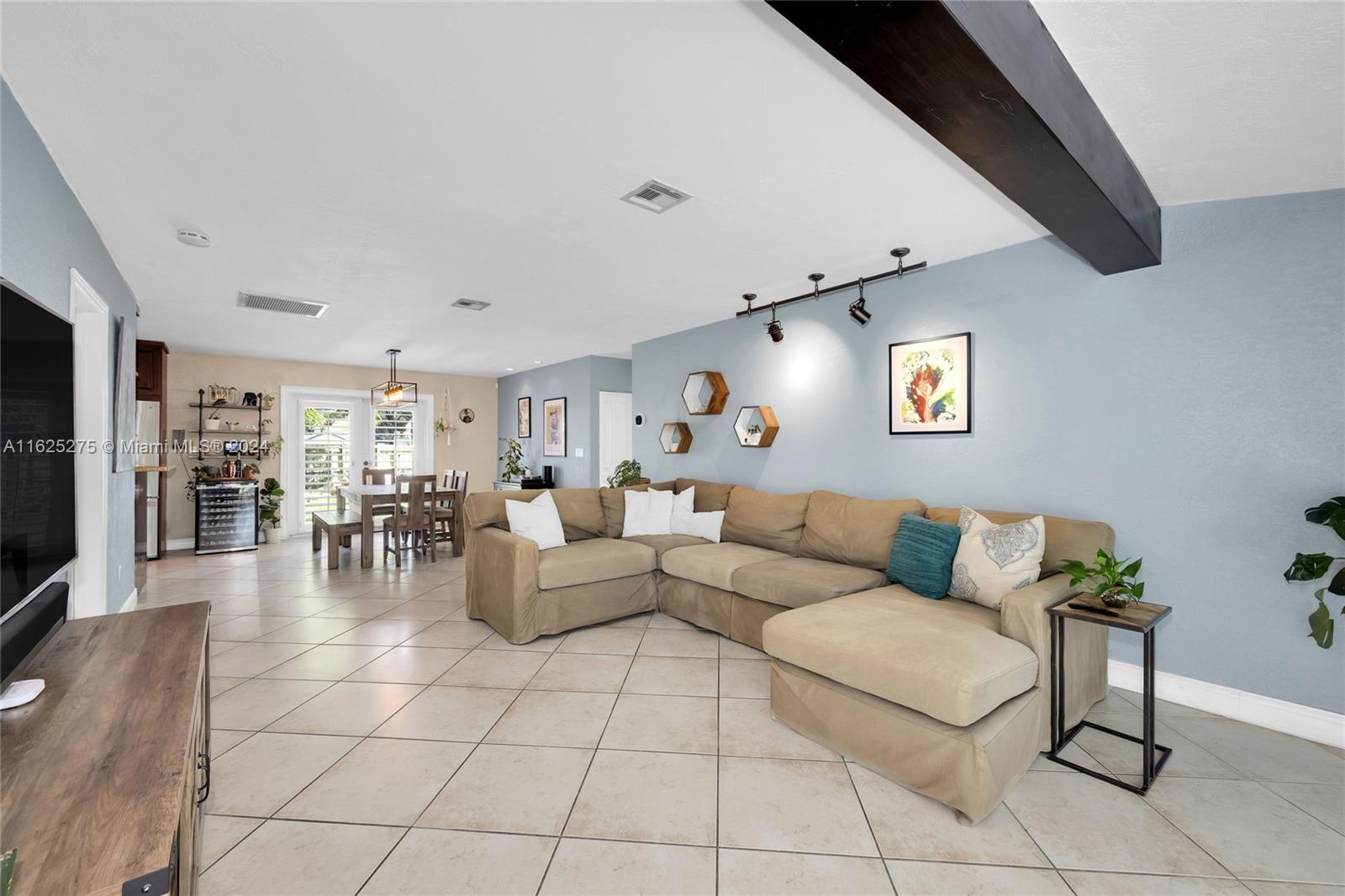 9461 Martinique Dr