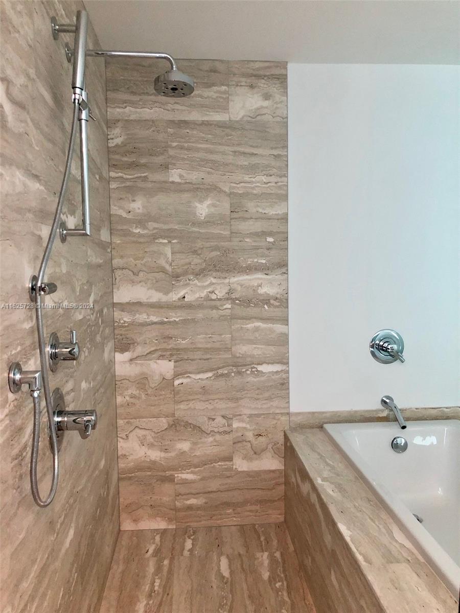 2900 NE 7th Ave # 2404