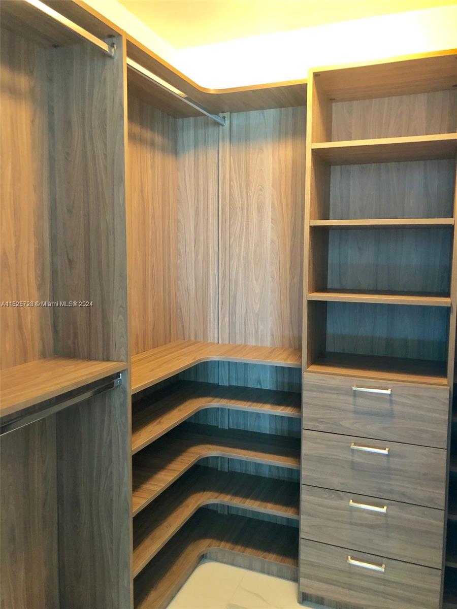 2900 NE 7th Ave # 2404