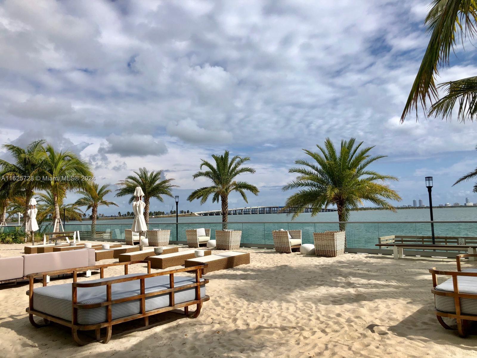 2900 NE 7th Ave # 2404