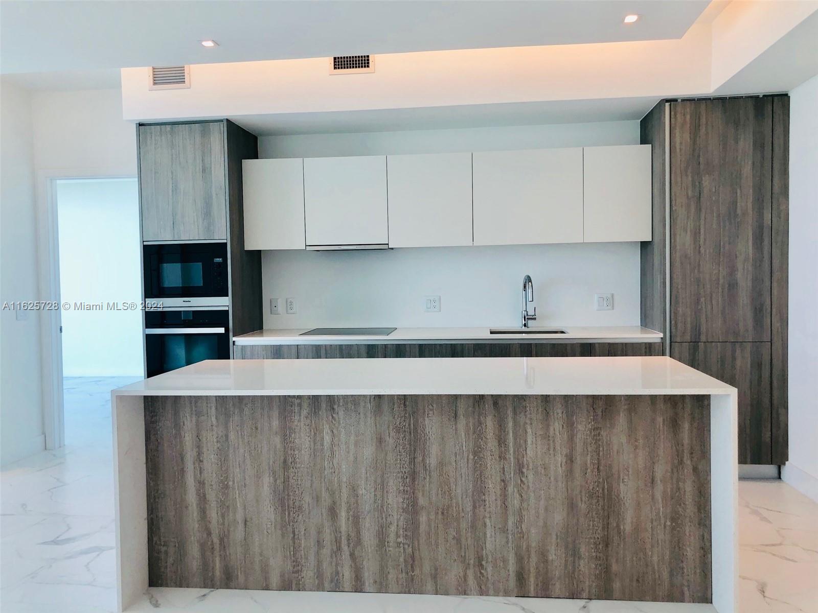 2900 NE 7th Ave # 2404