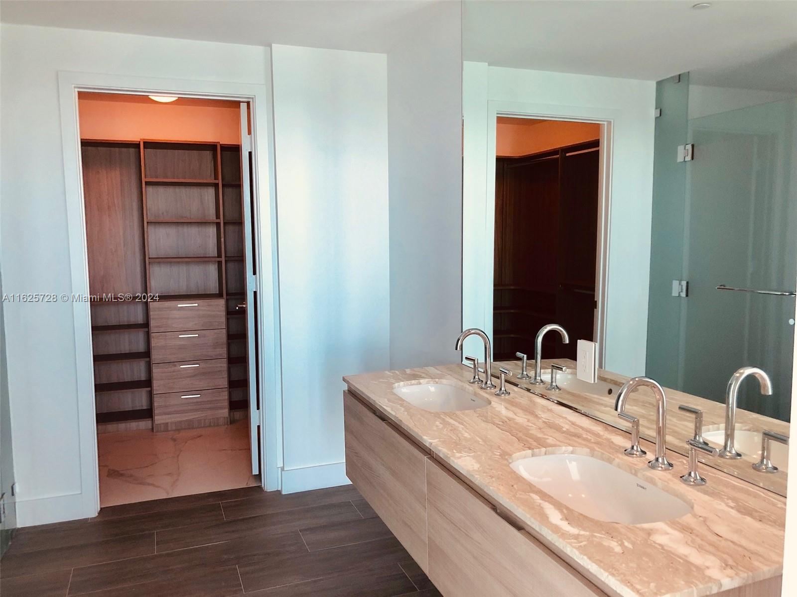 2900 NE 7th Ave # 2404