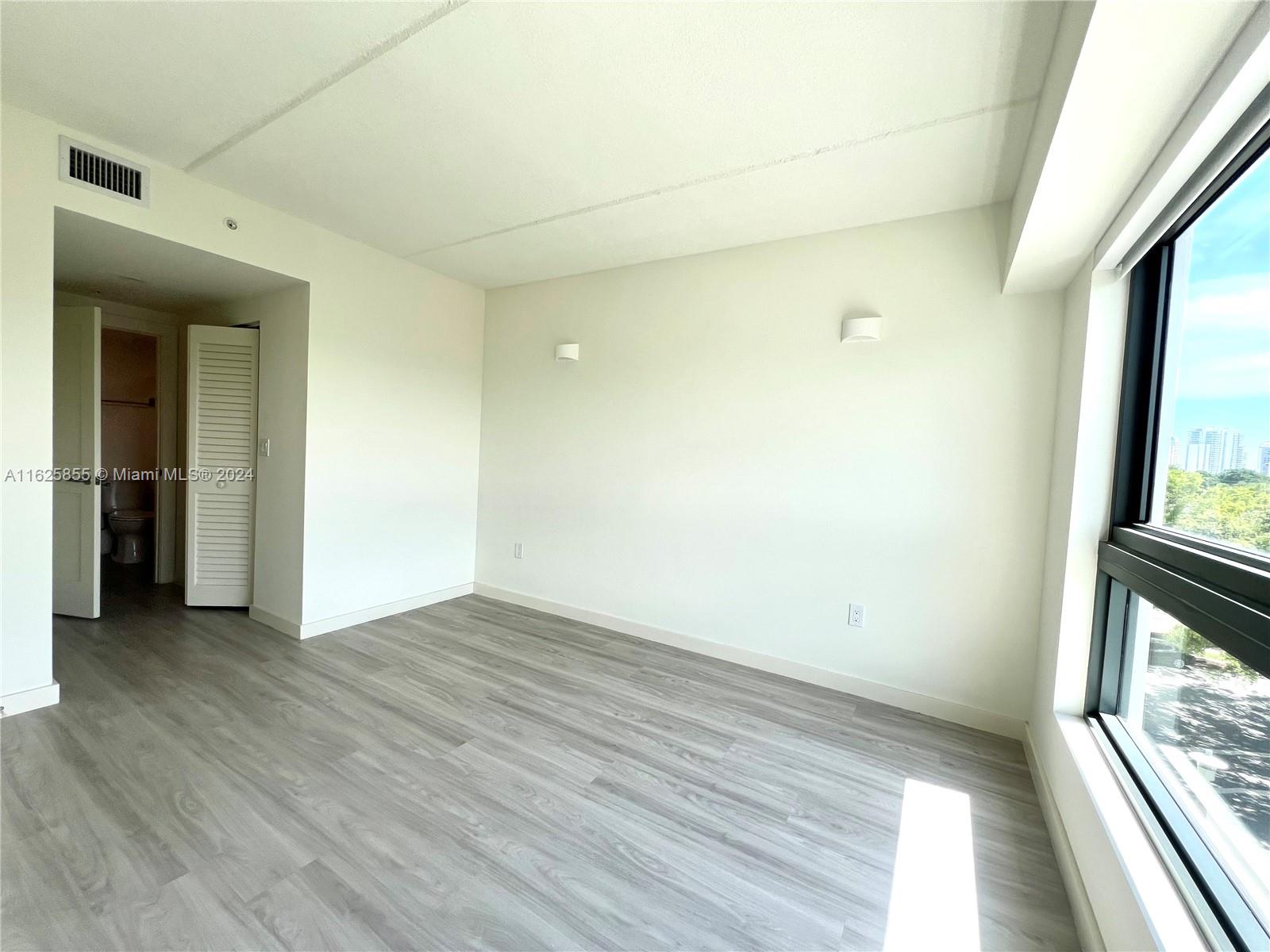 2285 SW 27th St # 401