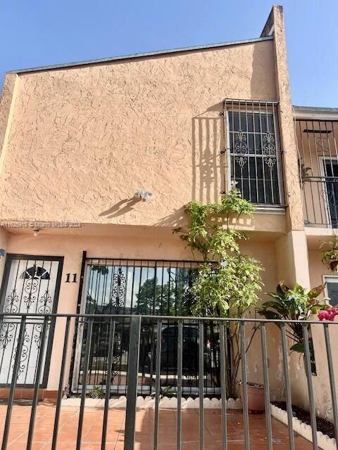 2411 NW 11th St # 11D