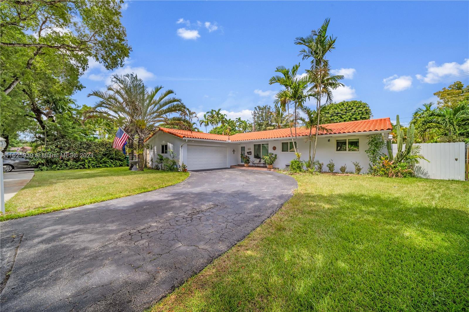 14325 Lake Candlewood Ct