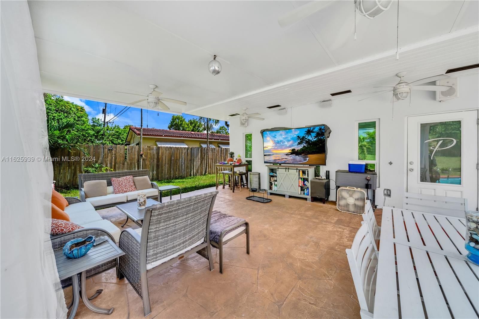 14325 Lake Candlewood Ct
