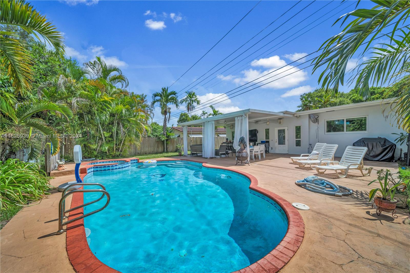 14325 Lake Candlewood Ct