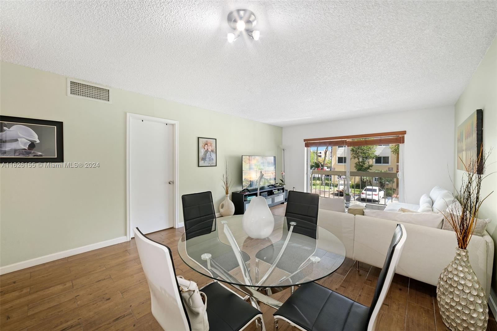 7720 Camino Real # 205 Unit: E-205