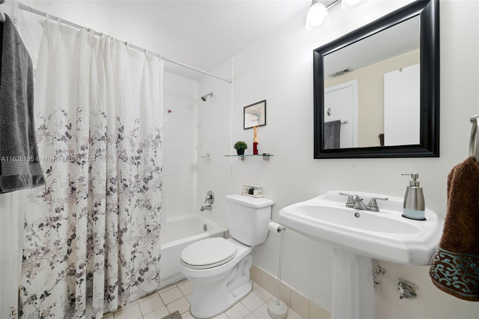 7720 Camino Real # 205 Unit: E-205