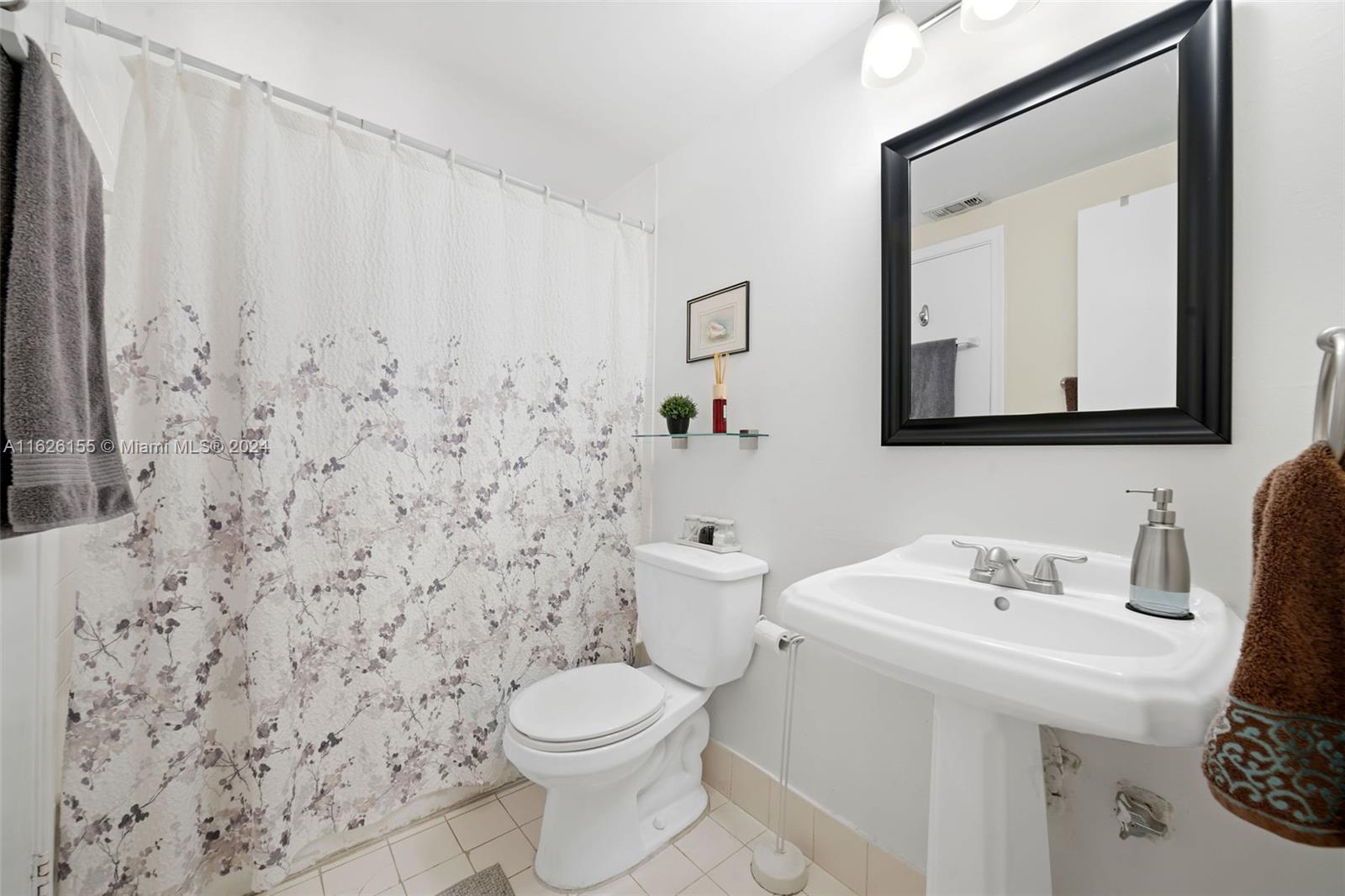 7720 Camino Real # 205 Unit: E-205