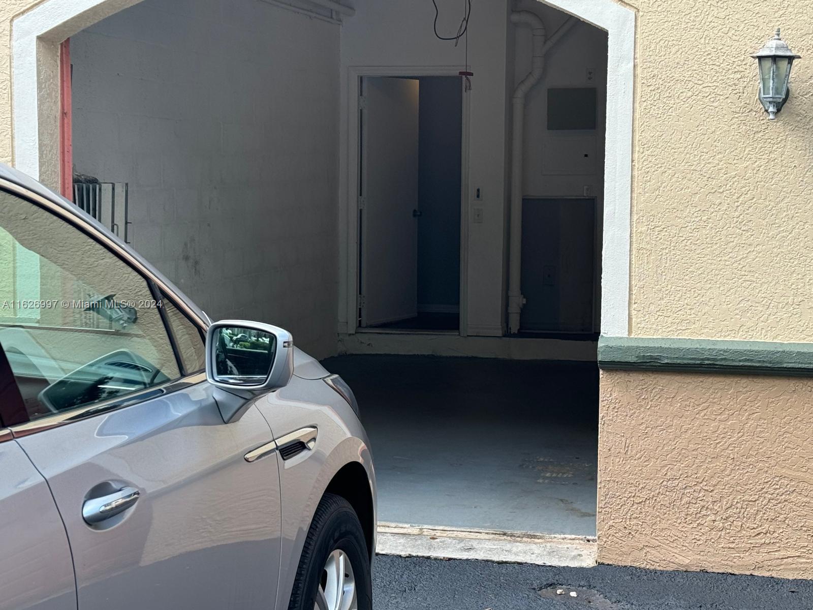 2464 Centergate Dr # 202