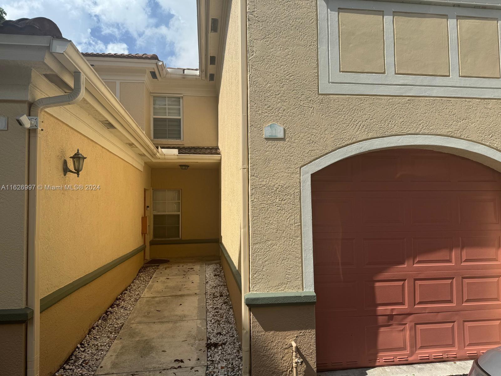 2464 Centergate Dr # 202