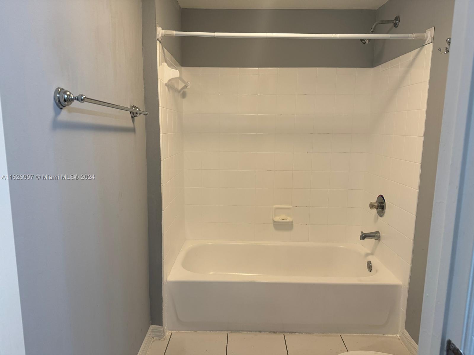 2464 Centergate Dr # 202