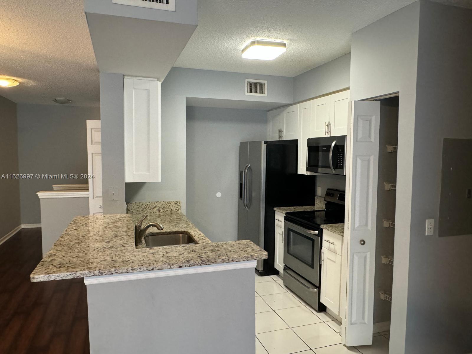 2464 Centergate Dr # 202