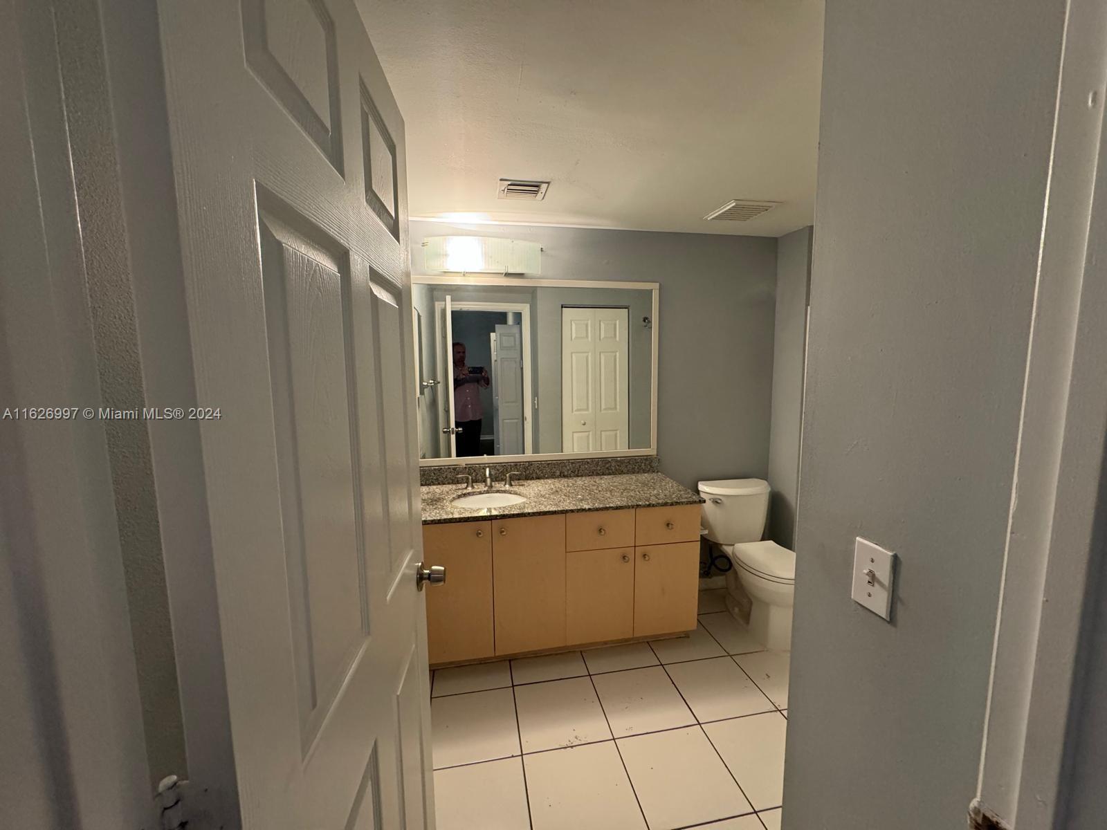 2464 Centergate Dr # 202