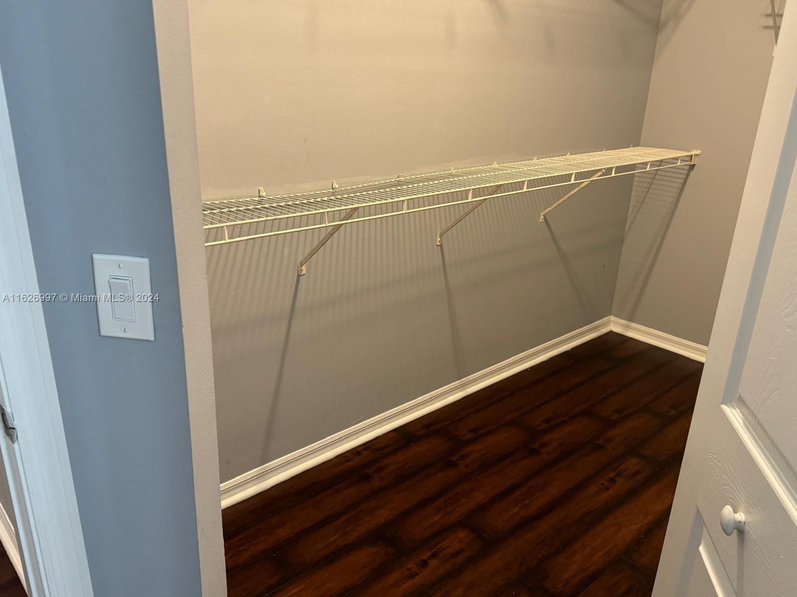 2464 Centergate Dr # 202