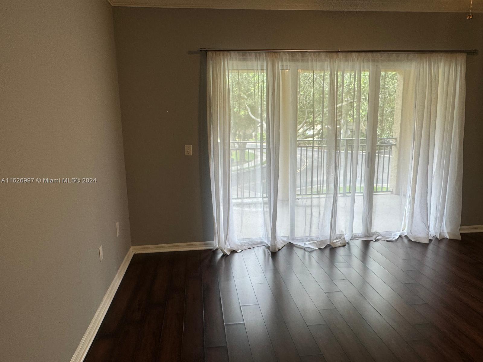 2464 Centergate Dr # 202