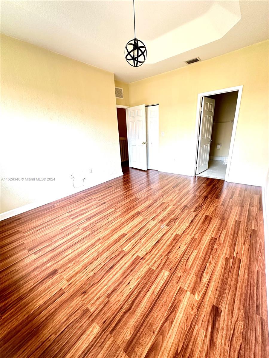 1046 NE 42nd Ave