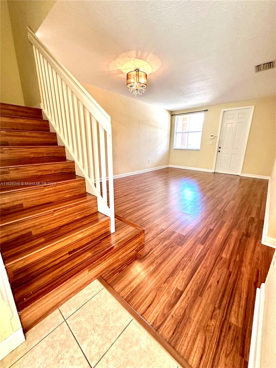 1046 NE 42nd Ave