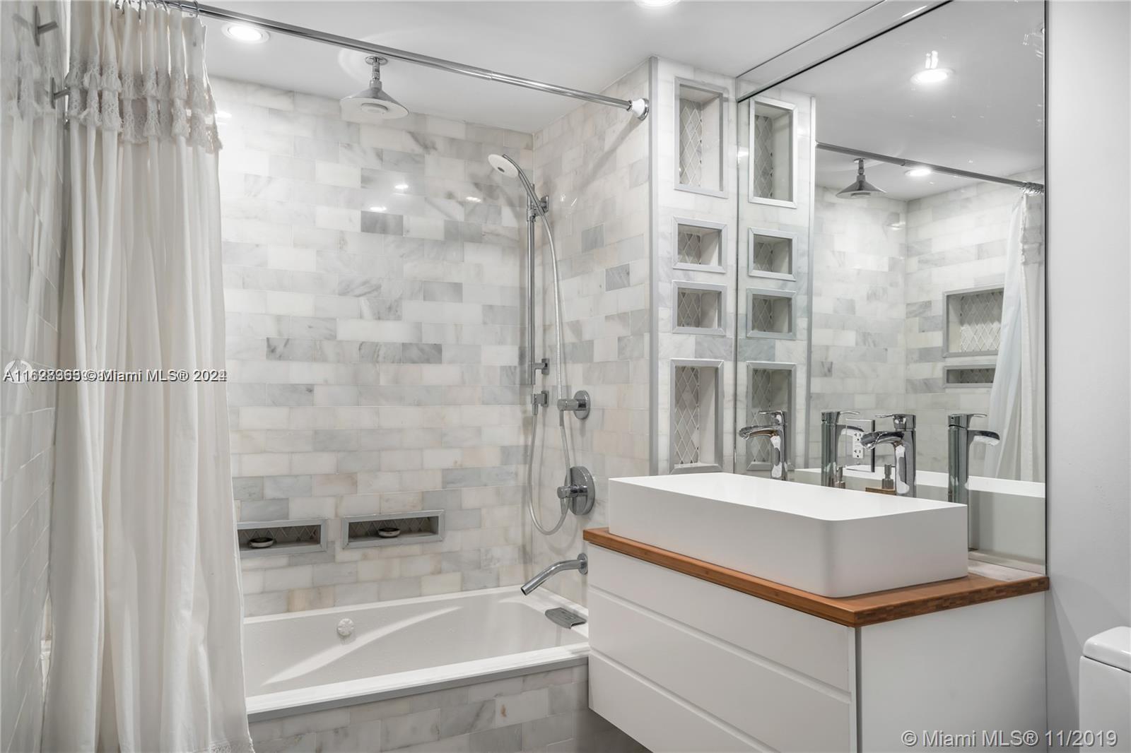 275 NE 18th St # 1208