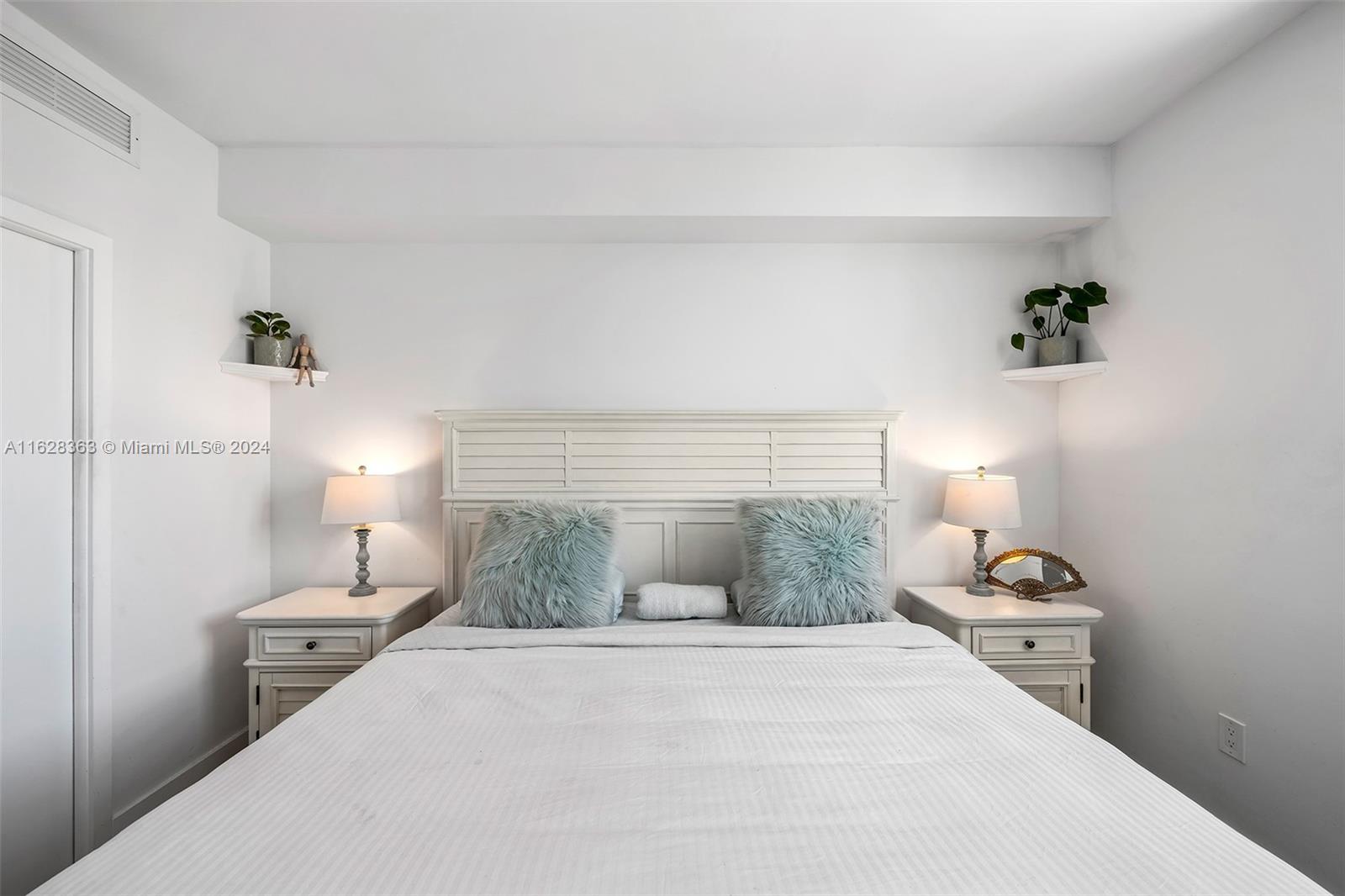 275 NE 18th St # 1208