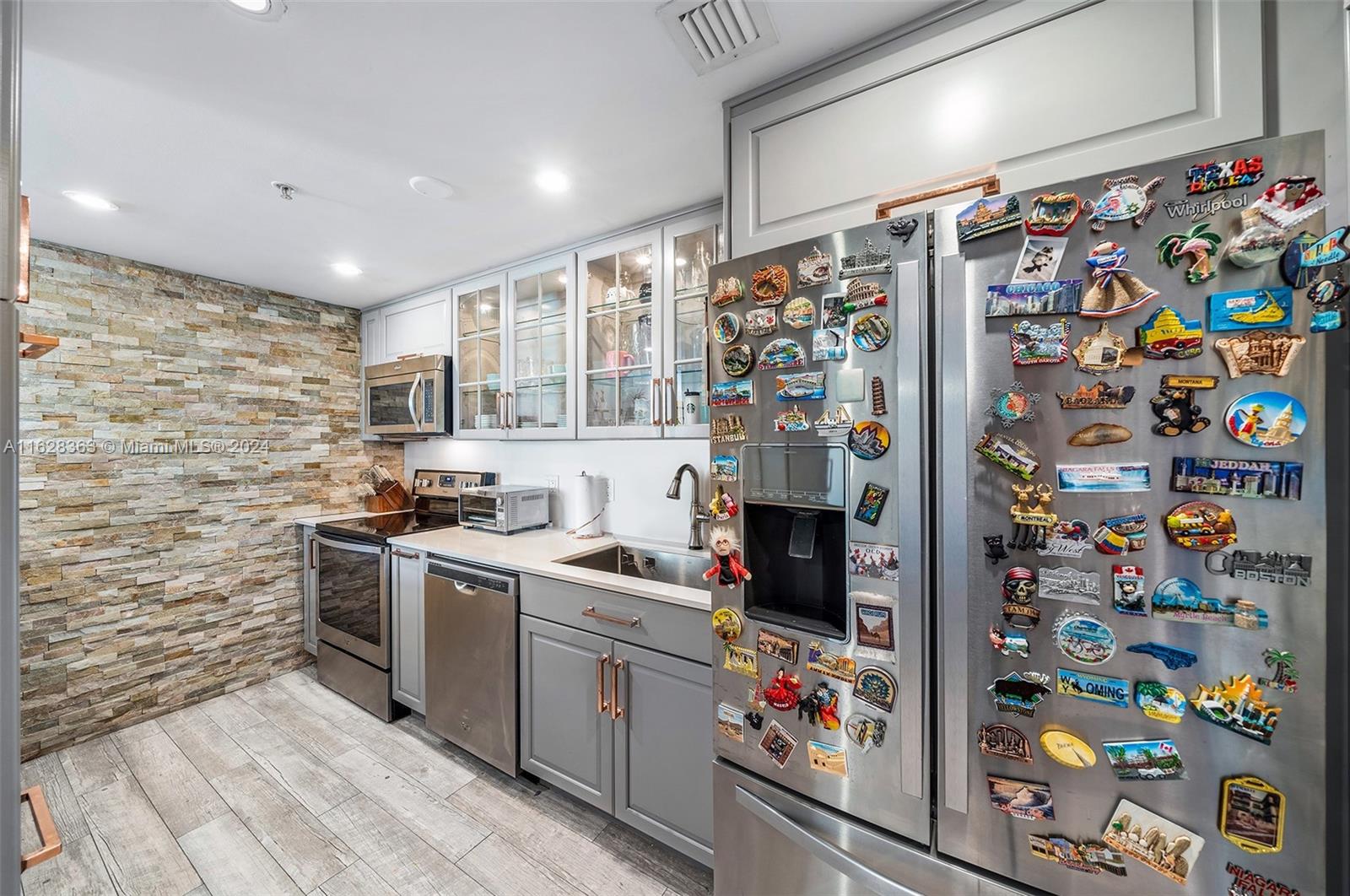 275 NE 18th St # 1208