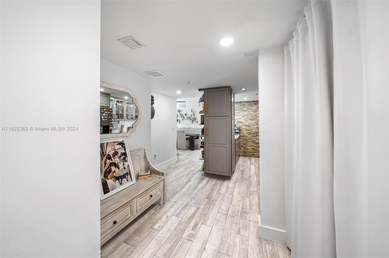 275 NE 18th St # 1208