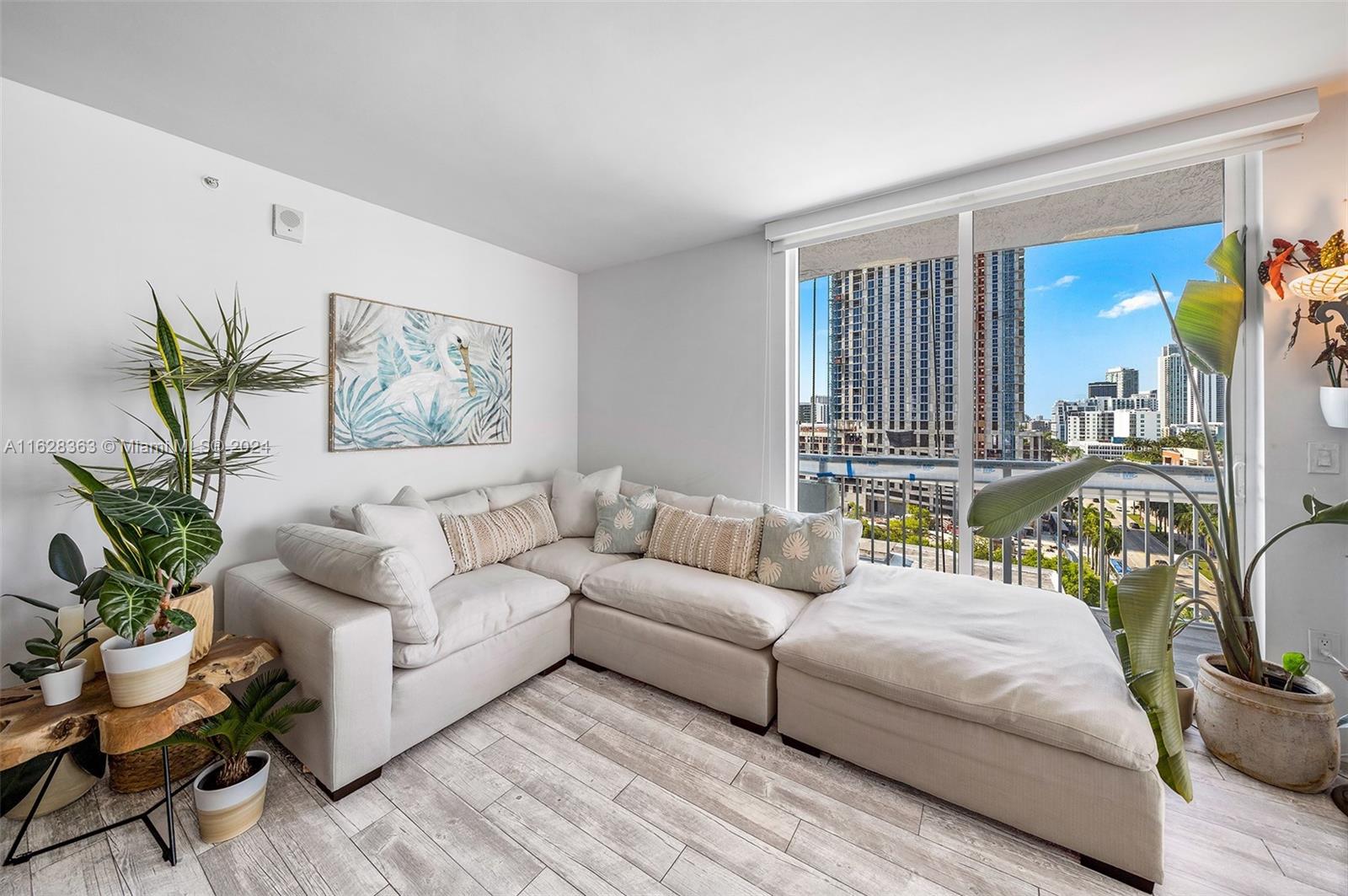 275 NE 18th St # 1208