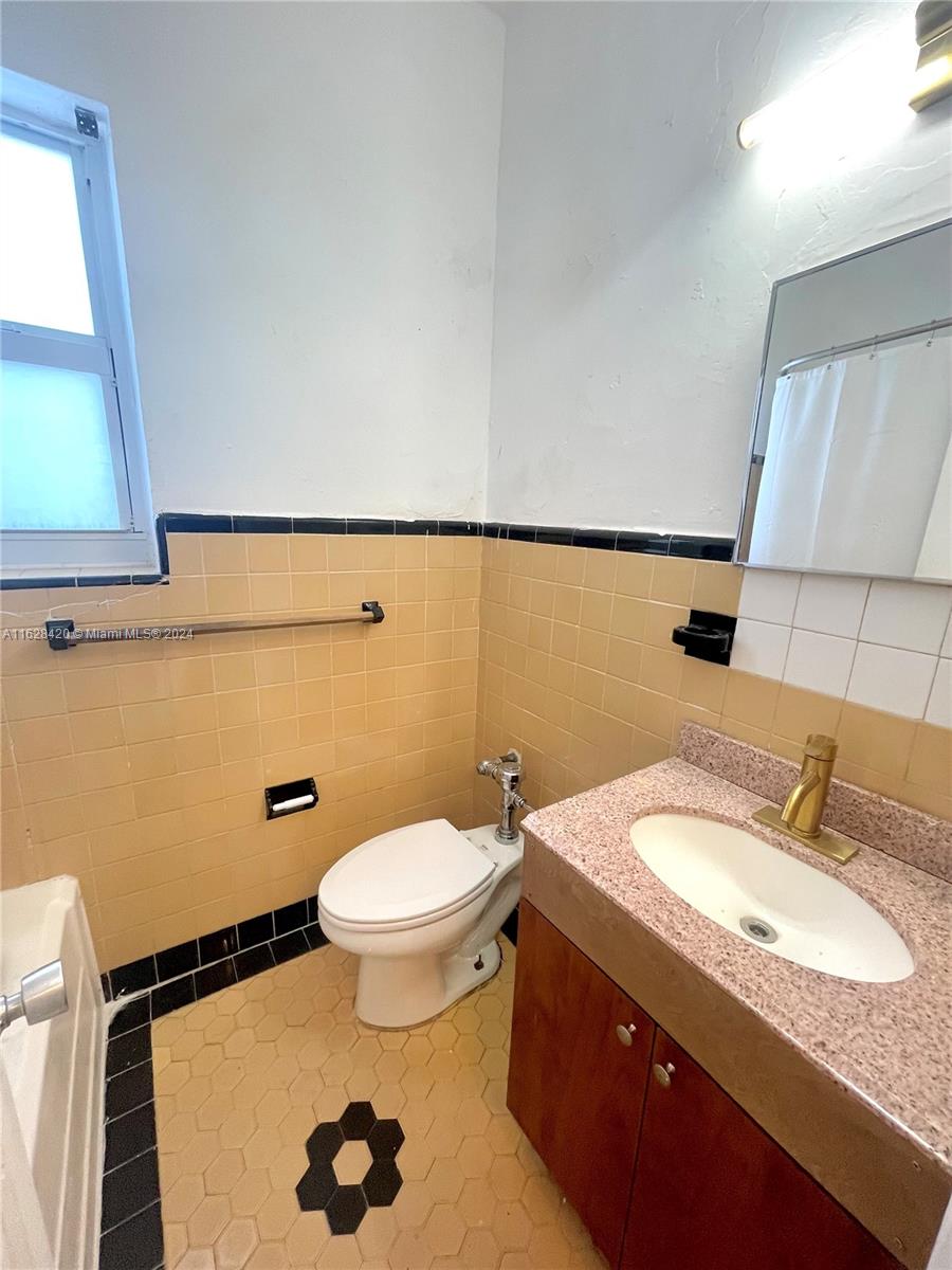 1619 Meridian Ave # 4