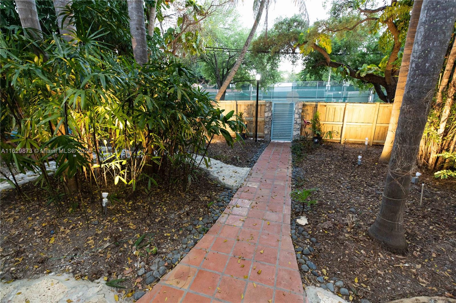 3129 Oak Ave