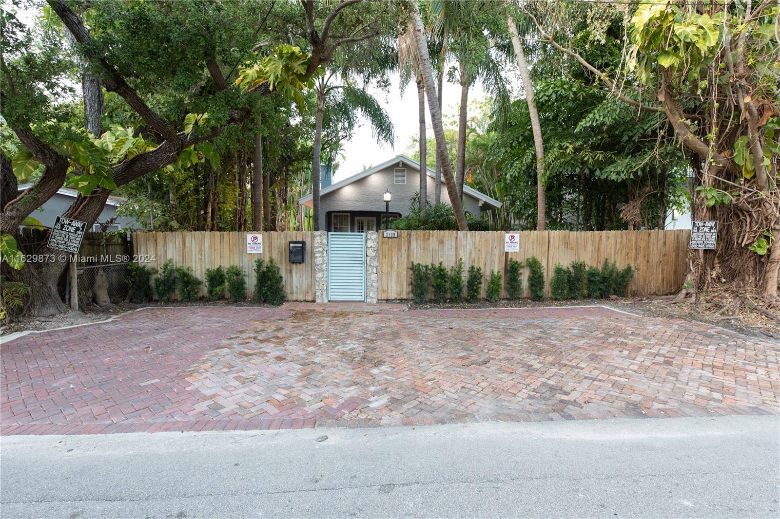 3129 Oak Ave
