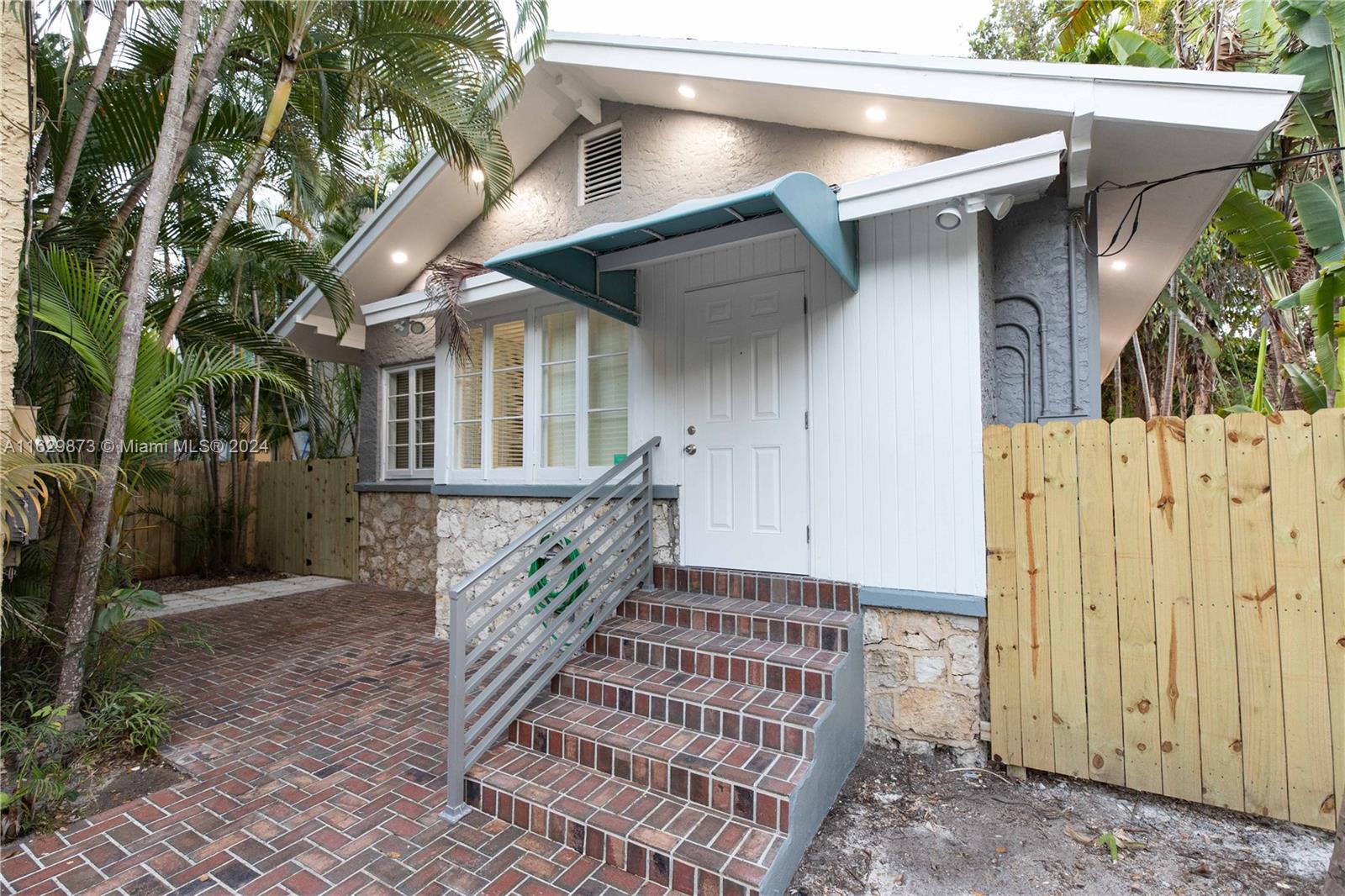 3129 Oak Ave