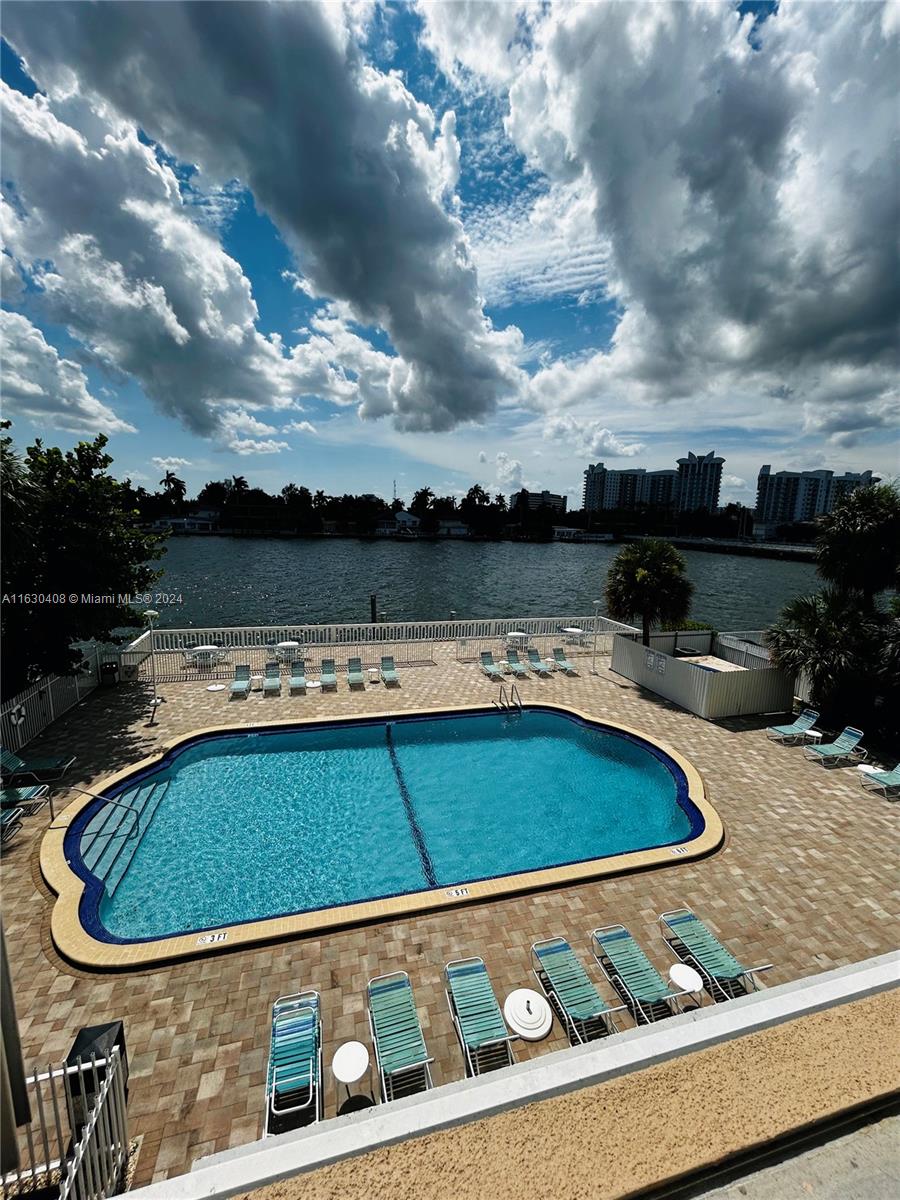 1455 N Treasure Dr # 3J
