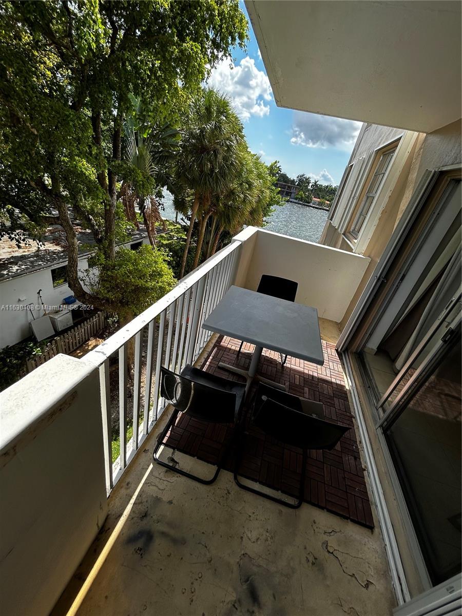 1455 N Treasure Dr # 3J