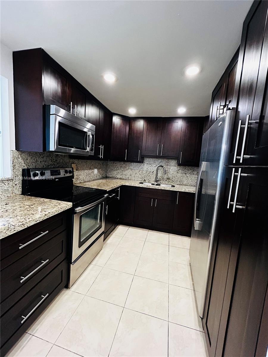 1455 N Treasure Dr # 3J