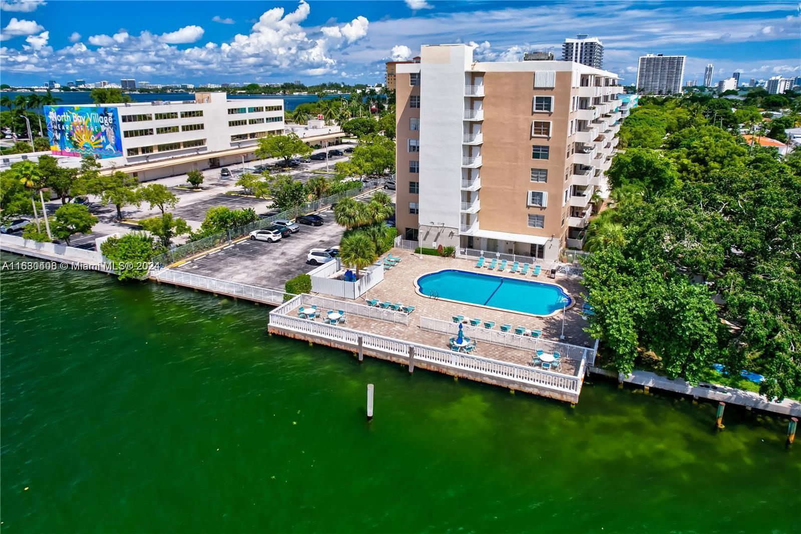 1455 N Treasure Dr # 3J