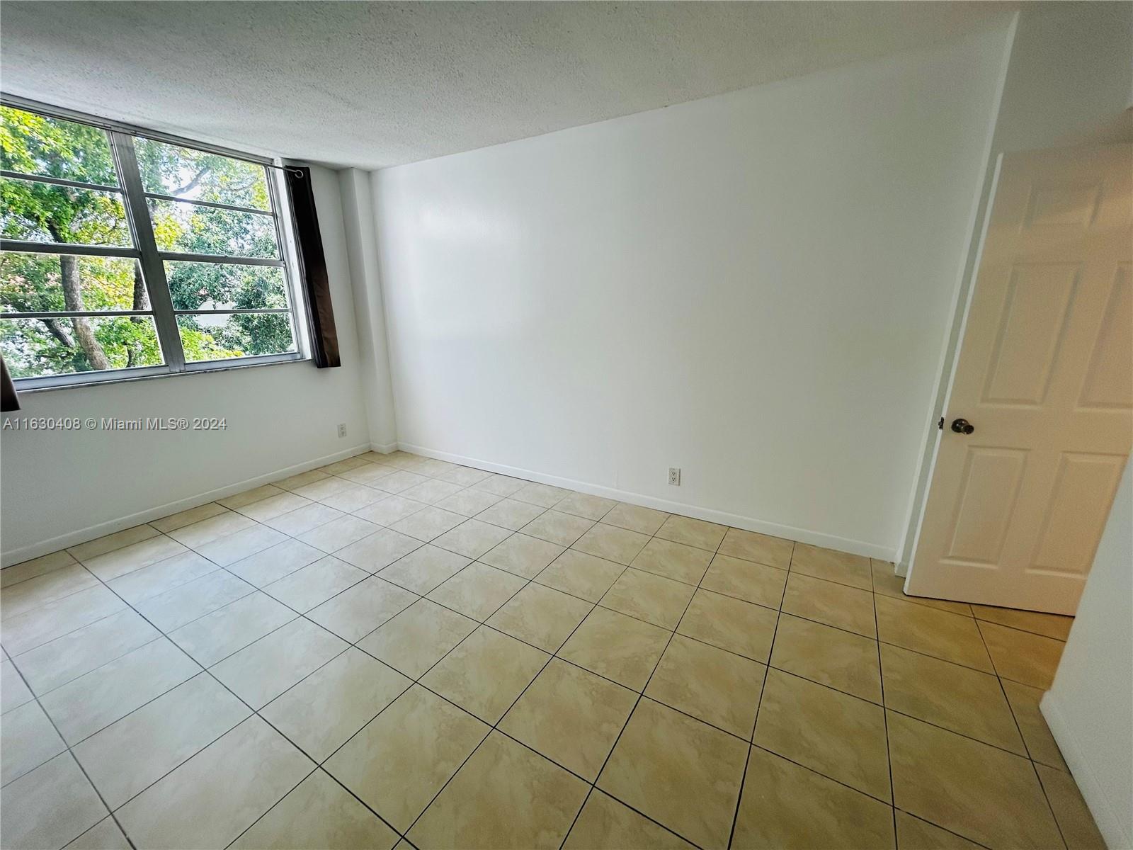 1455 N Treasure Dr # 3J