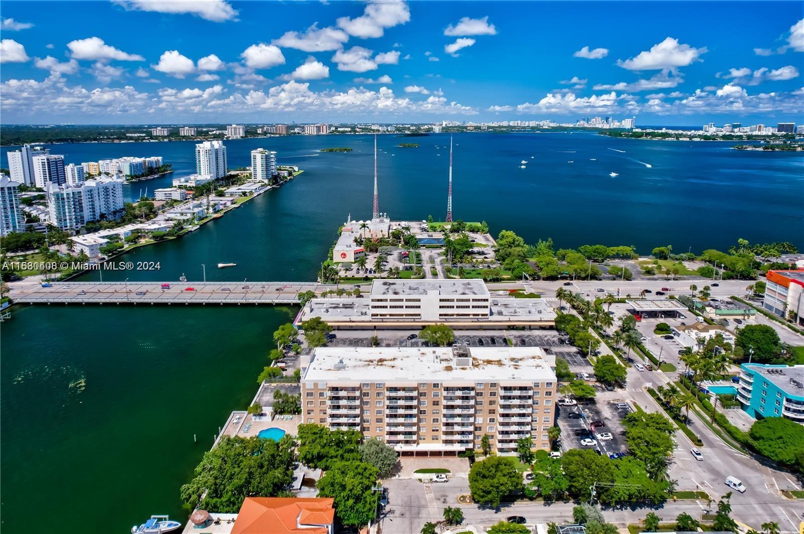 1455 N Treasure Dr # 3J