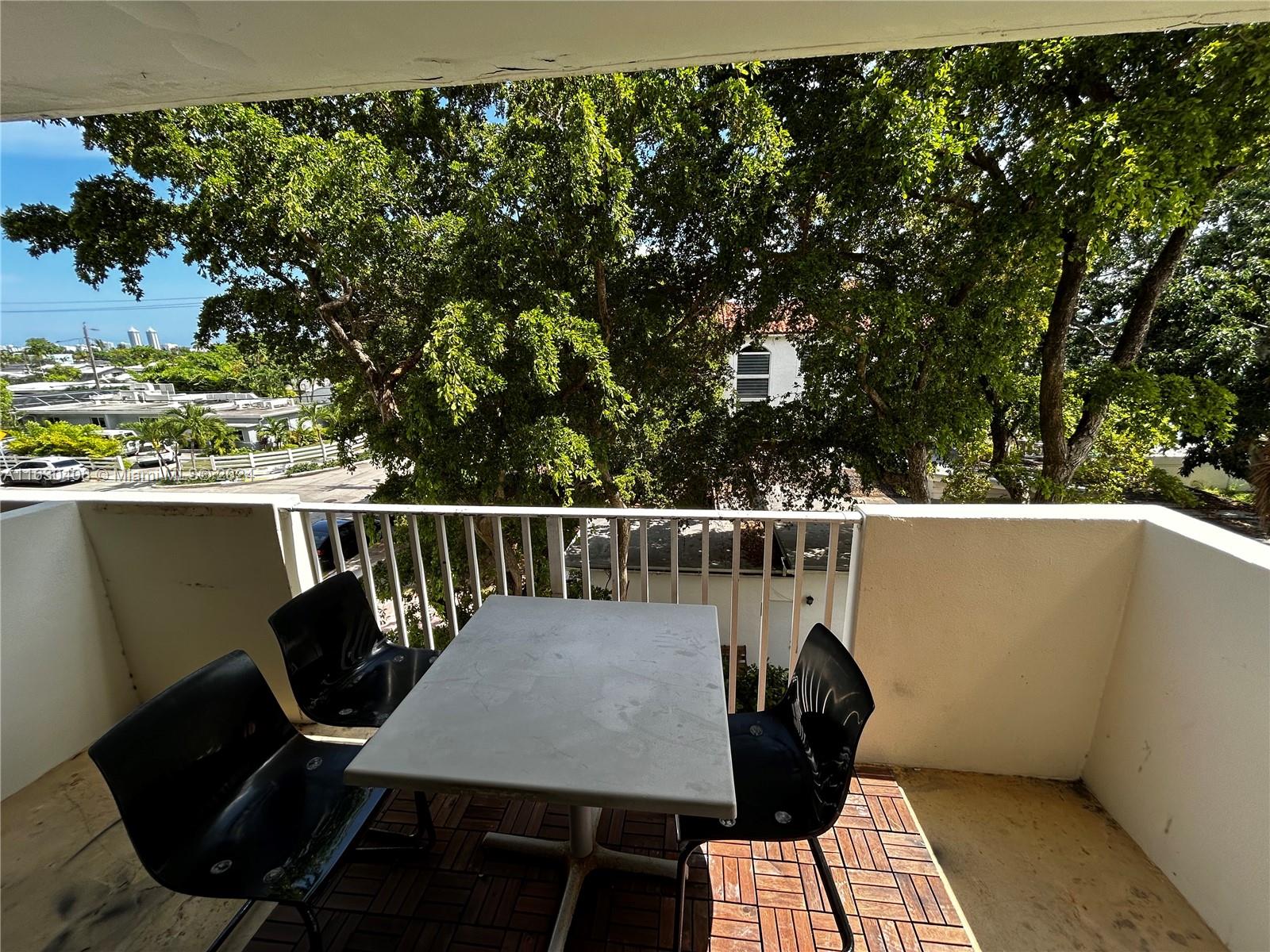1455 N Treasure Dr # 3J