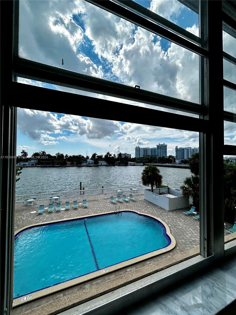 1455 N Treasure Dr # 3J
