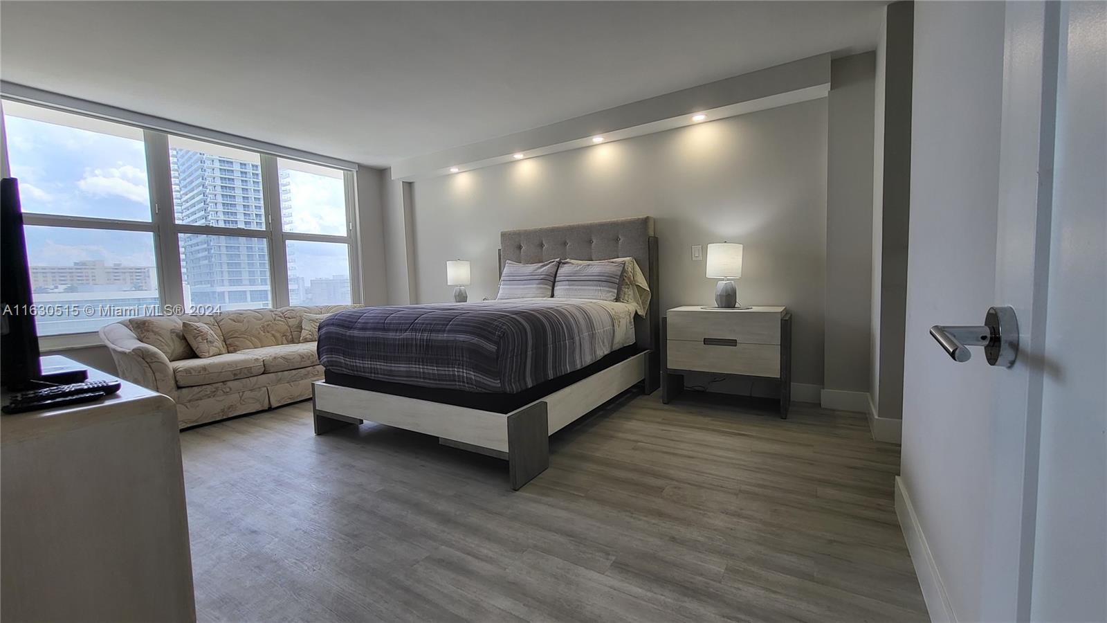 3800 S Ocean Dr # 1009