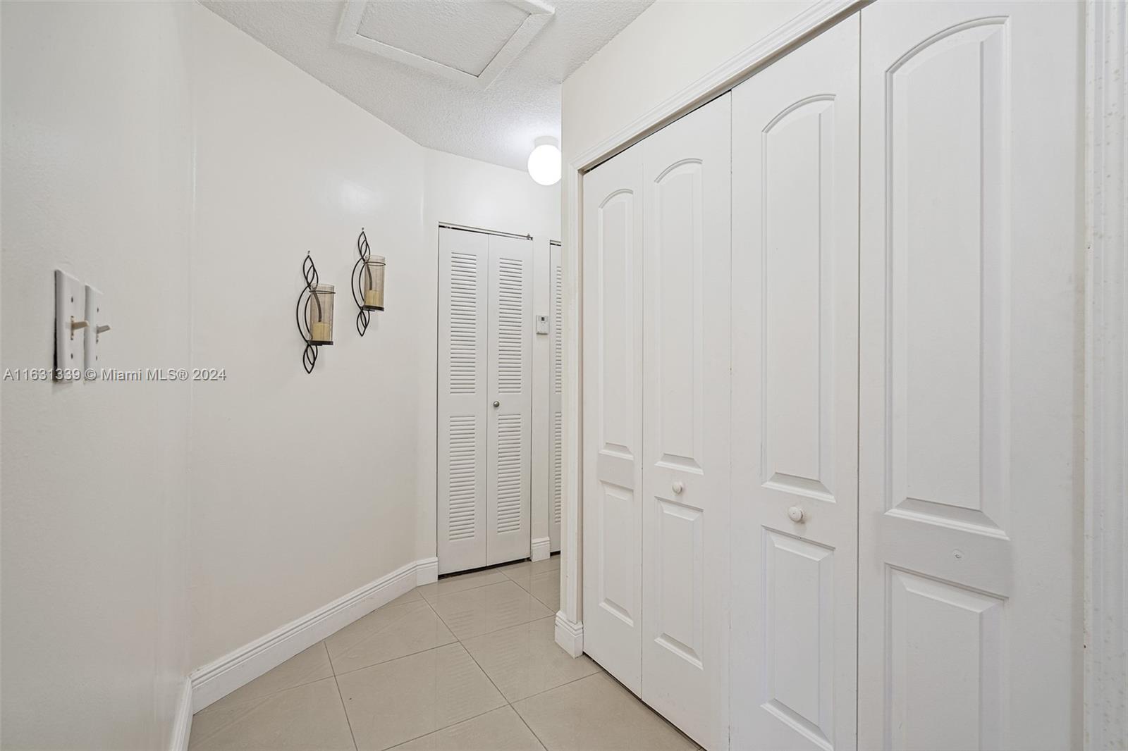 2372 W 73rd Pl # A Unit: 11-A