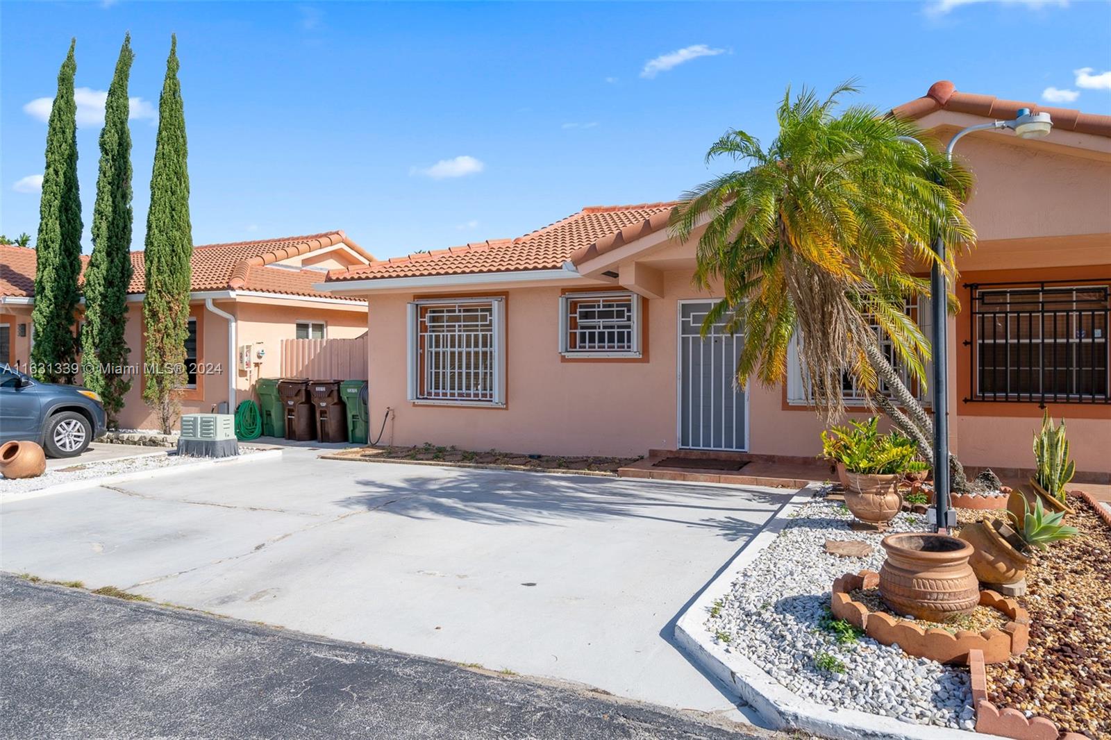 2372 W 73rd Pl # A Unit: 11-A