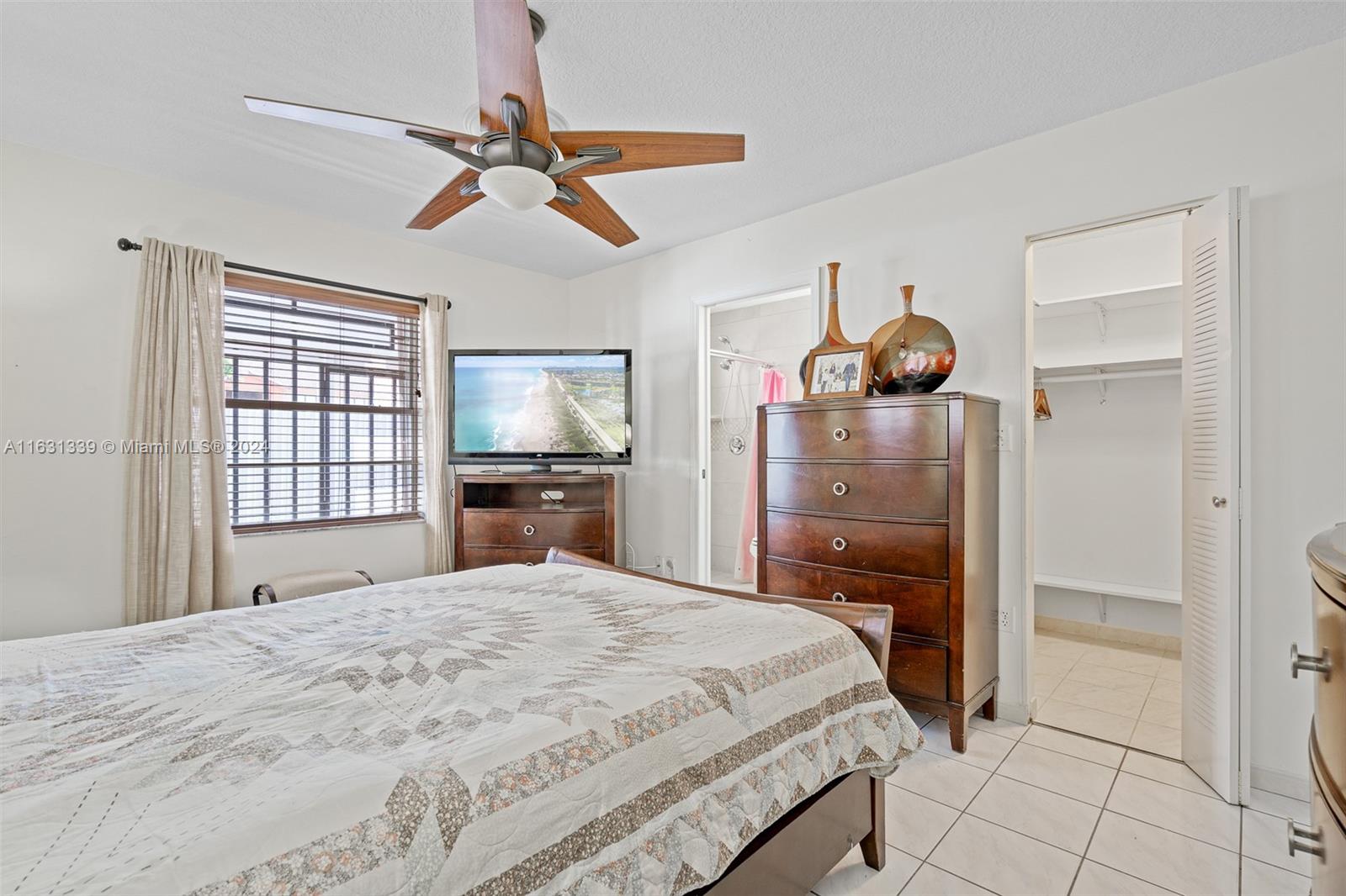 2372 W 73rd Pl # A Unit: 11-A