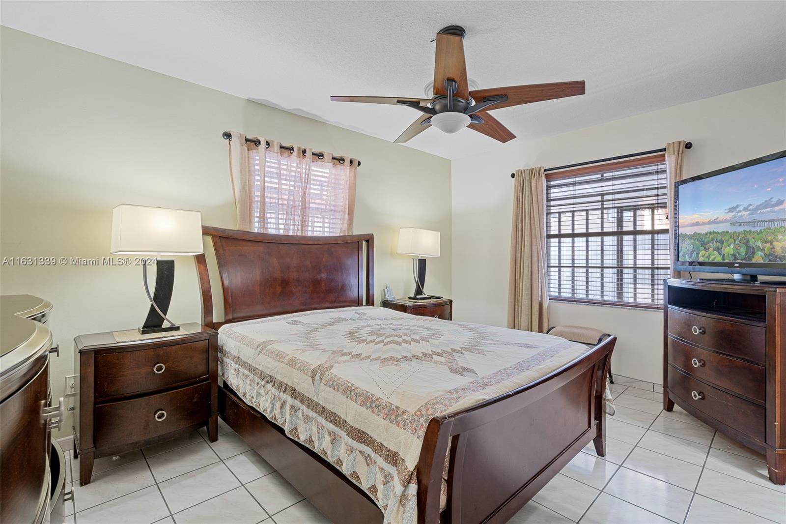 2372 W 73rd Pl # A Unit: 11-A